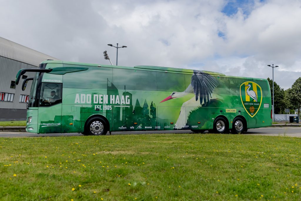 Spelersbus ADO huren