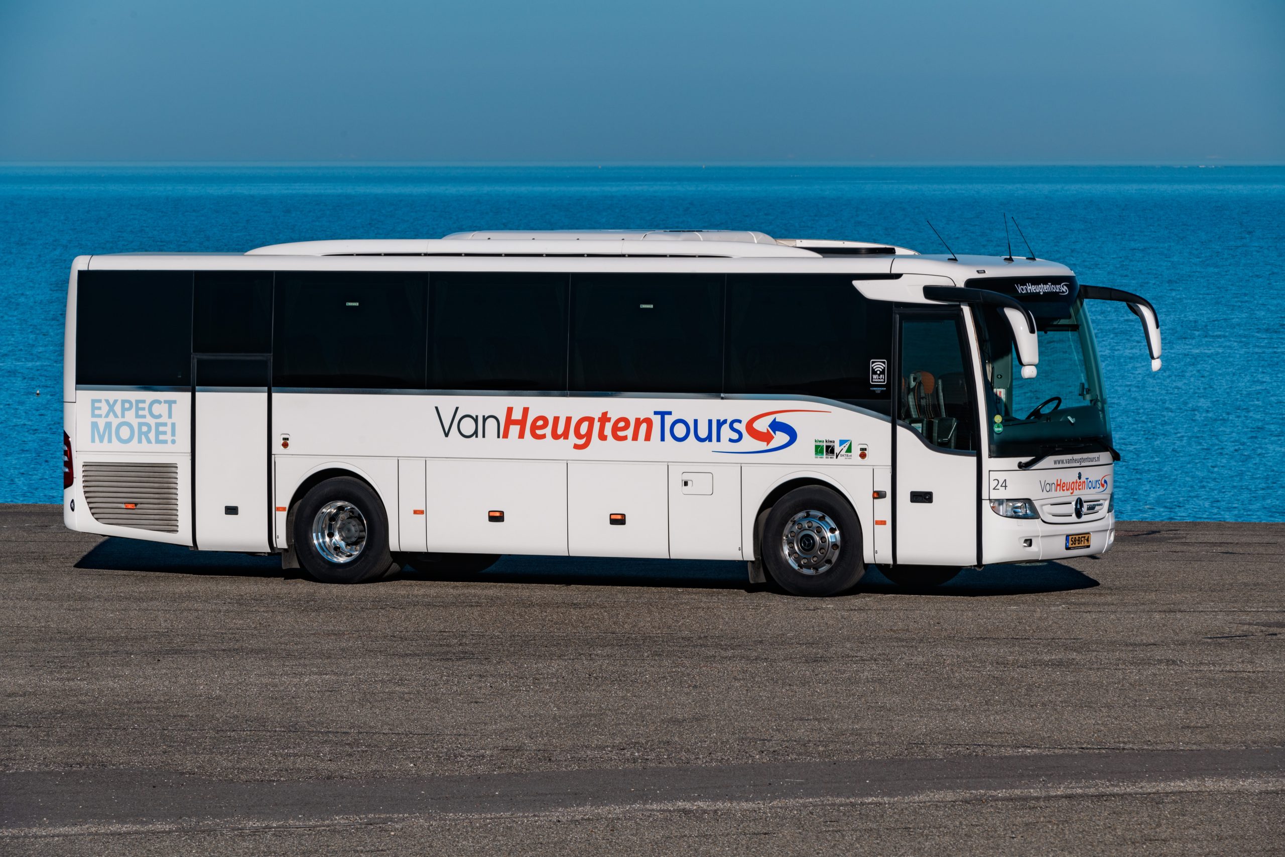 Kleine touringcar Van Heugten Tours